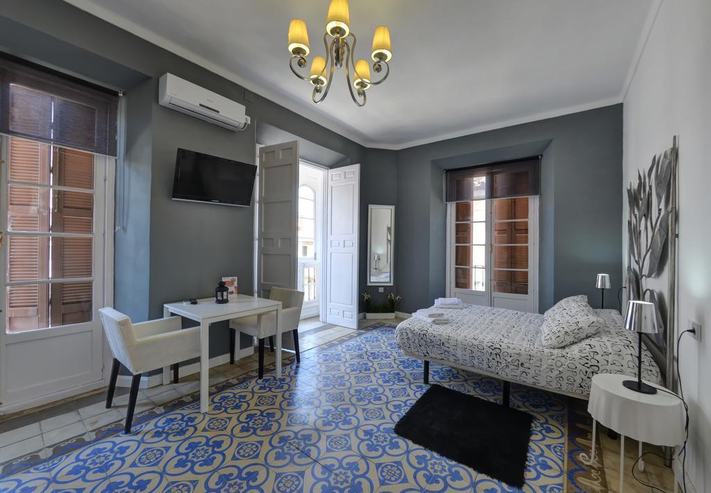 Apartamentos Gold Малага Номер фото